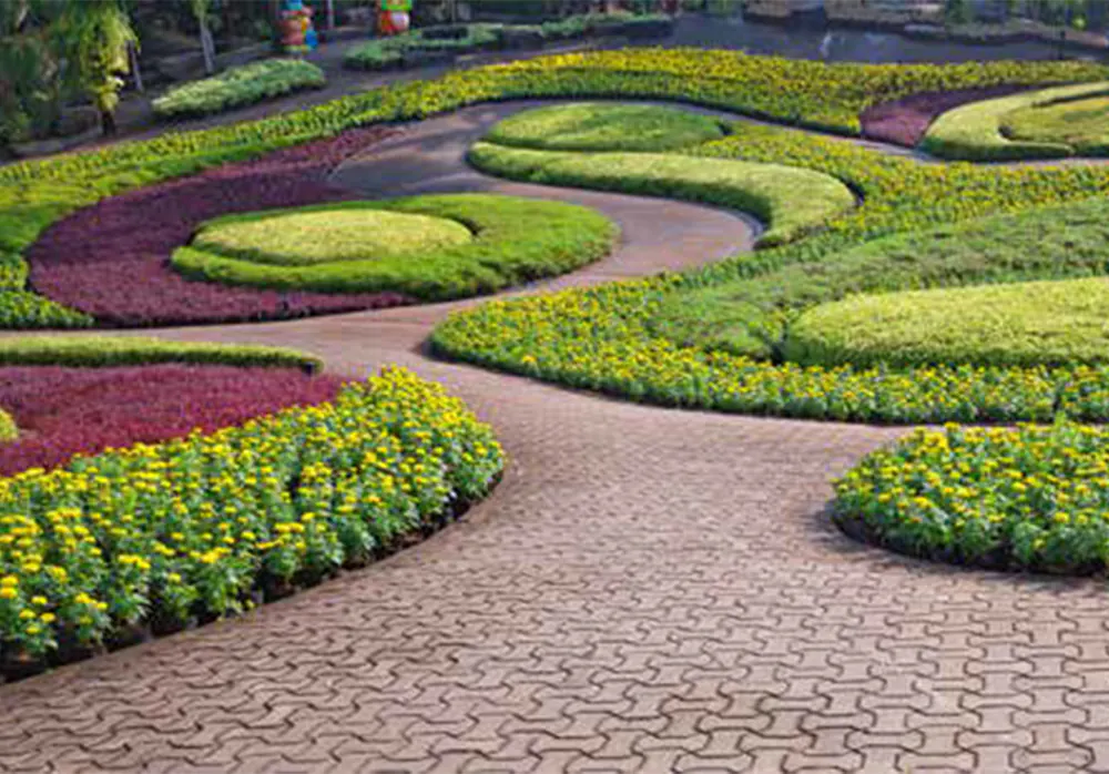 750+ Trees & Themed Gardens